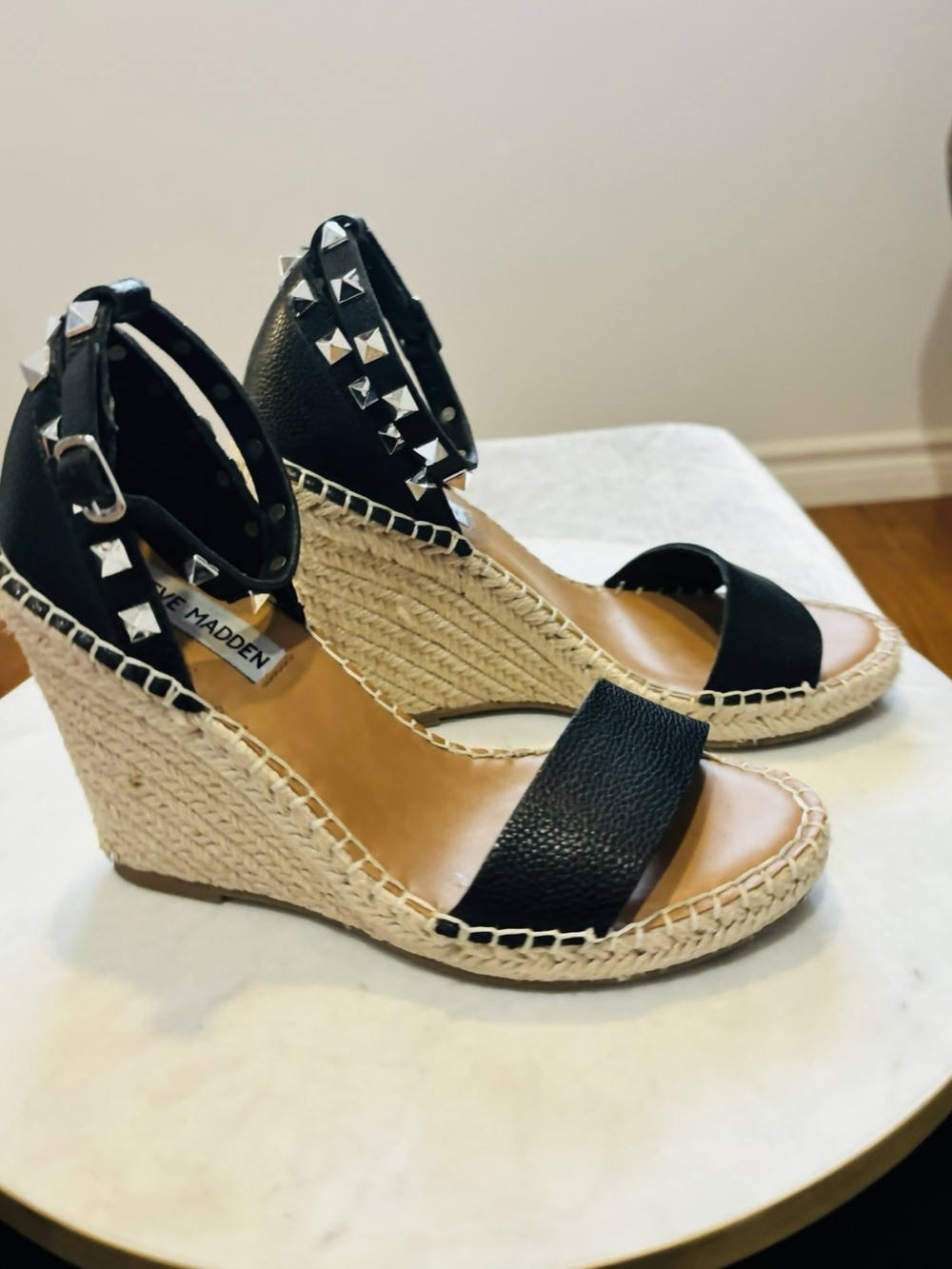 Steve Madden Studded Espadrille Wedge Sandals in Black & Tan Like New